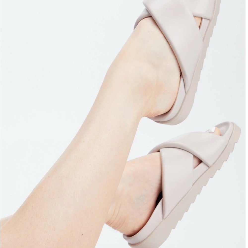 Fabletics Lifestyle Stylish Cream Slide Sandals